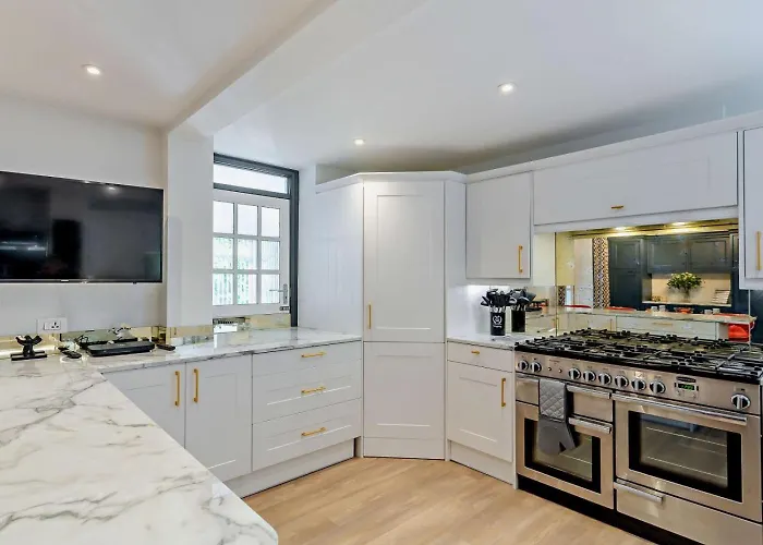 3 Bed In Oc-92158 Appartement